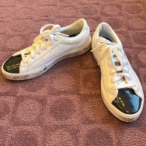 NWOT Adidas Women's Size 6 Sneakers